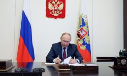 Путин подписал закон о наказании за подделку справок об опасных болезнях