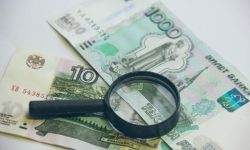 У каждого шестого опрошенного медработника снизилась зарплата после повышения оклада