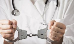 Двоих пластических хирургов известной московской клиники обвинили в смерти пациента