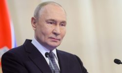 Владимир Путин поручил кабмину снижение «бумажной нагрузки» на медработников
