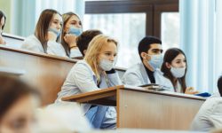 Медицинские вузы не добрали ординаторов