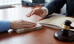 Суд не разрешил выплачивать главврачу премию за успешную цифровизацию из средств ОМС