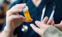 Орфанные пациенты стали чаще судиться с регионами из-за бесплатных лекарств
