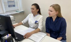 Работавшие с наставником молодые специалисты реже принимали решение о смене профессии