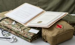 Уточнен порядок продления аккредитации и аттестации для медработников в зоне боевых действий