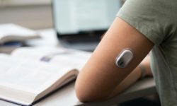Студентов с диабетом планируют обеспечивать системами мониторинга глюкозы за счет бюджета