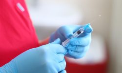 Прививки и простуда в офисе: на что имеет право работодатель