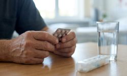 Более полумиллиона ВИЧ-инфицированных продолжают участвовать в передаче вируса в России